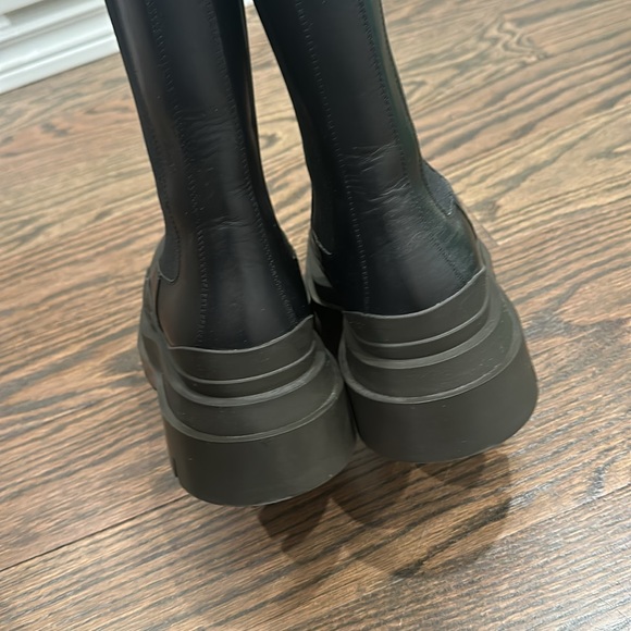 Authentic Bottega Veneta Lug tire boot - Picture 5 of 13